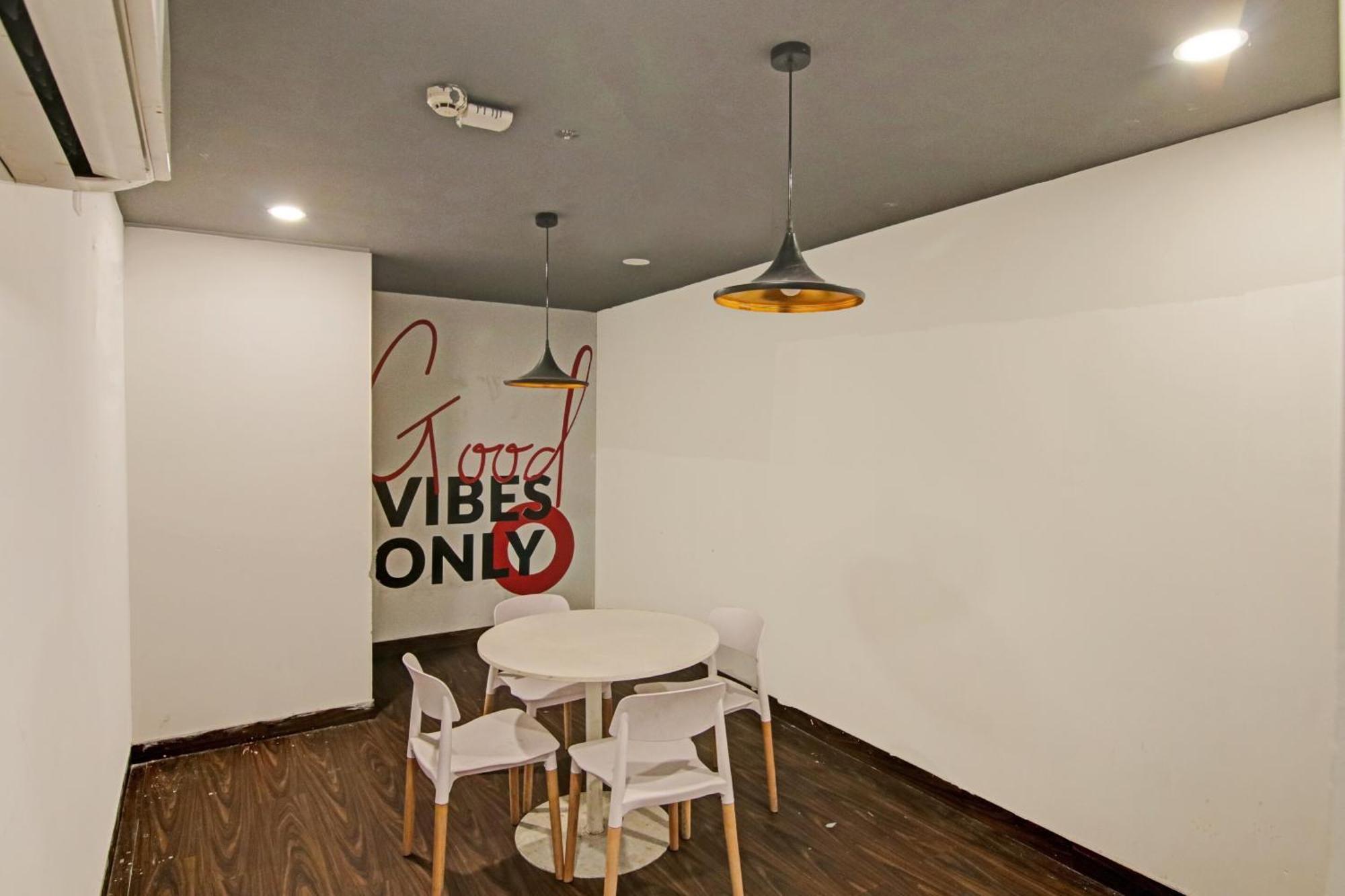 Collection O Slf Mall Sector 30 Hotel Faridabad Exterior photo